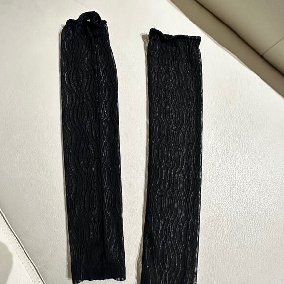 Mesh Top with Gloves - Picture 4 of 5